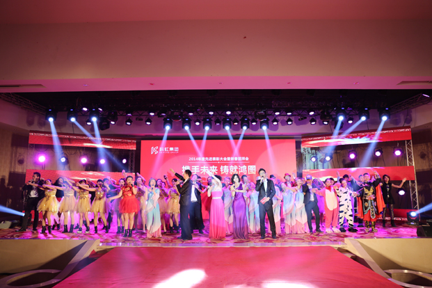 共同唱响《明天会更好》