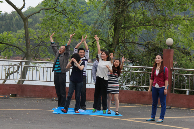 团队游戏-翻叶子