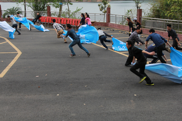 团队游戏-翻叶子