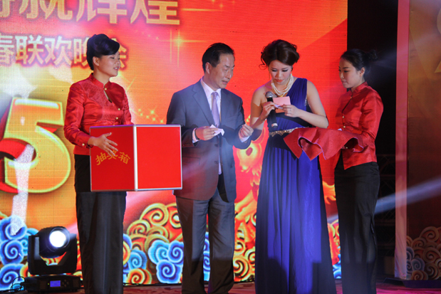 酒店张总抽取幸运奖