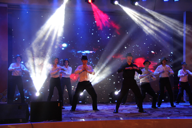 开场舞《最炫民族风》